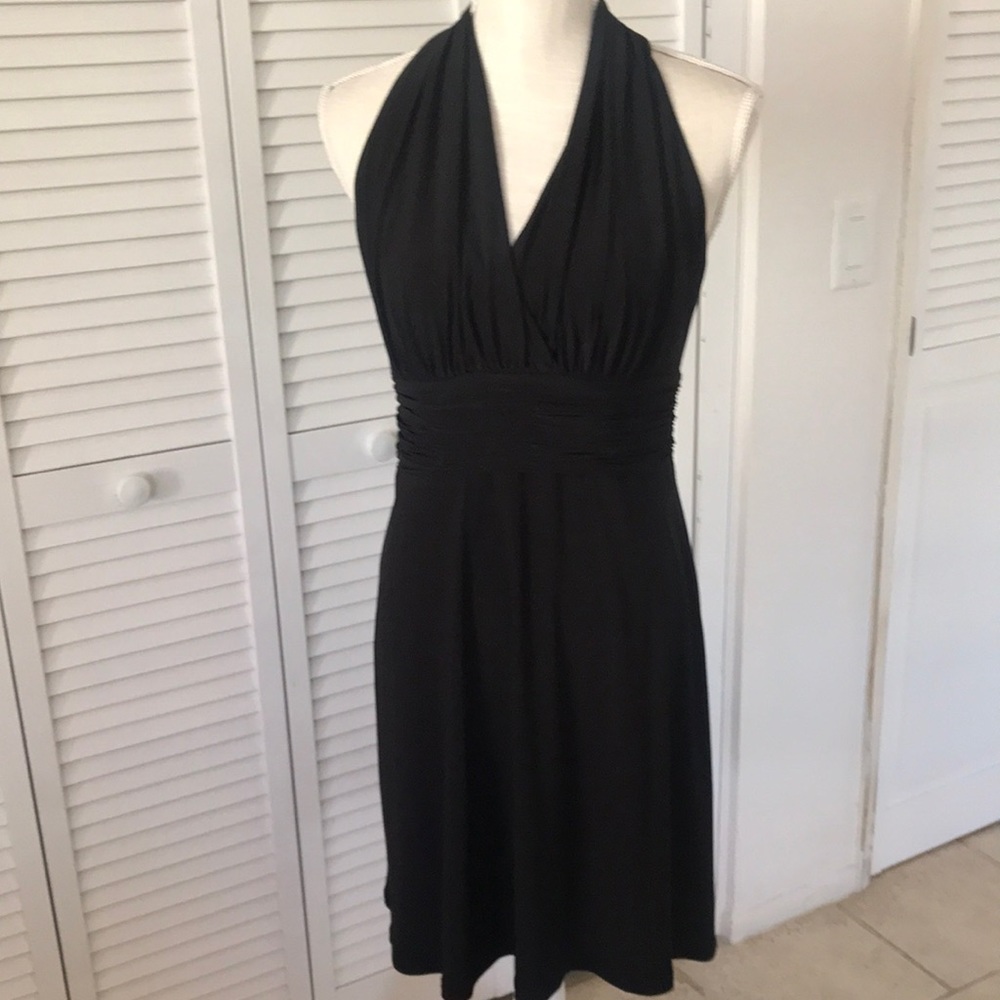 Jones Wear Dress size 4,‎ perfect black dress, flattering cut, good condition